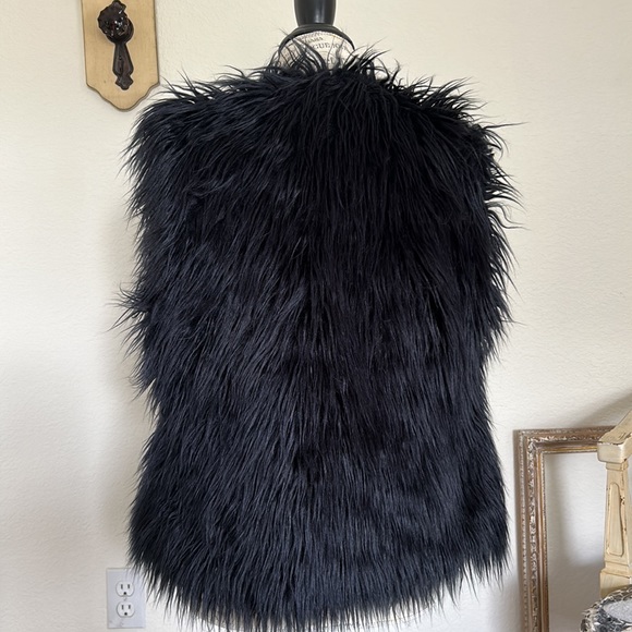 Black Faux Fur lined vest - Picture 4 of 4